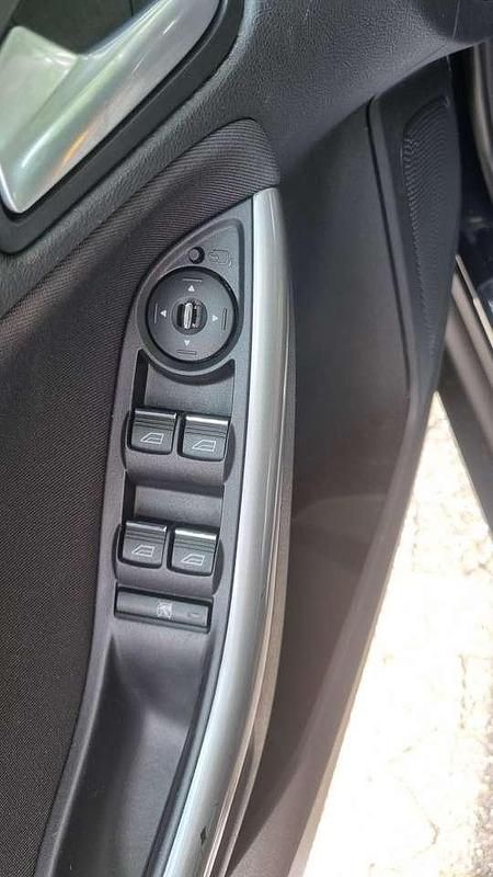 Schwarz Gebraucht 2013 Ford Focus Limousine | 5.990 € (Fairer Preis) - Bild 1/4