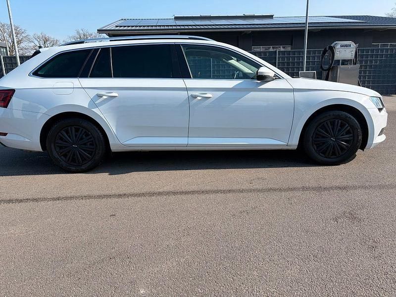 Gebraucht Skoda Superb Style 150 PS (110 kW) 2019 Weiß Kombi