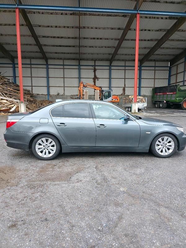 Gebraucht BMW 530 235 PS (172 kW) 2007 Grau Limousine