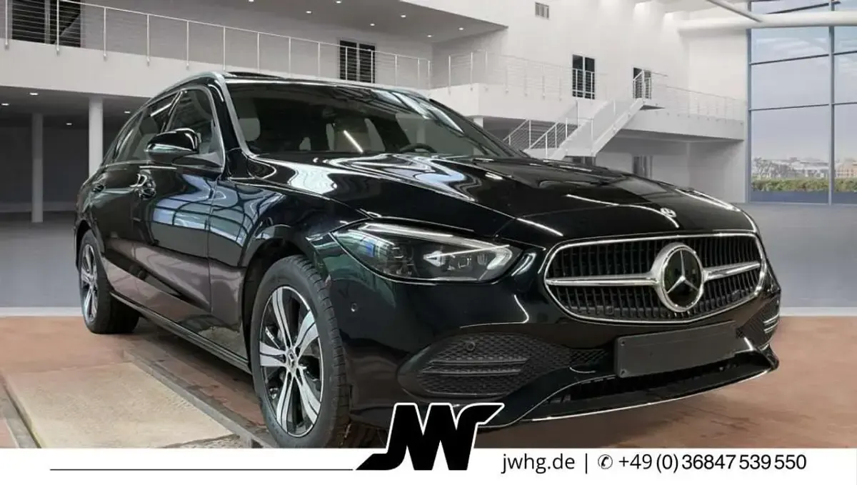 Gebraucht Mercedes C300e 313 PS (230 kW) 2023 Schwarz  unilack Kombi
