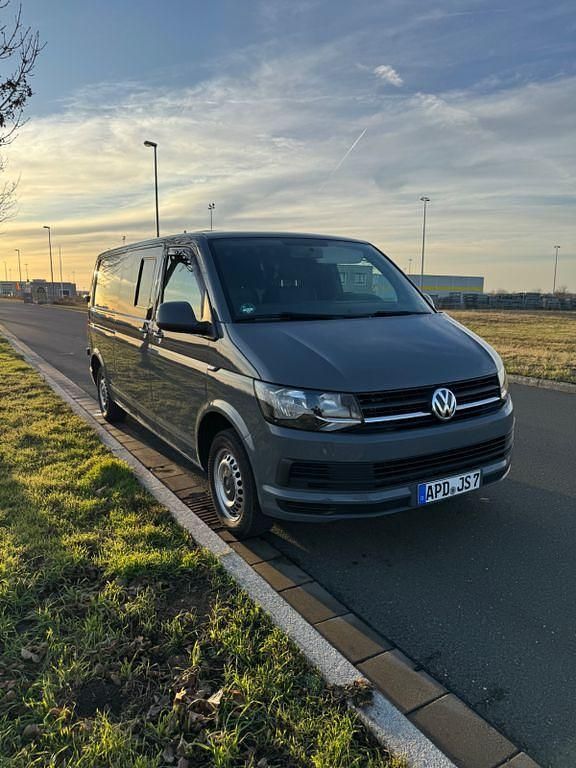 Gebraucht VW Transporter 150 PS (110 kW) 2018 Grau Van