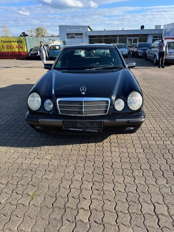 Schwarz Gebraucht 1998 Mercedes E200 Limousine | 2.900 € (Superpreis) - Bild 1/4
