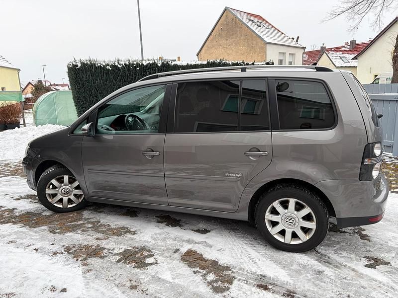 Gebraucht VW Touran 105 PS (77 kW) 2010 Grau Van / Kleinbus