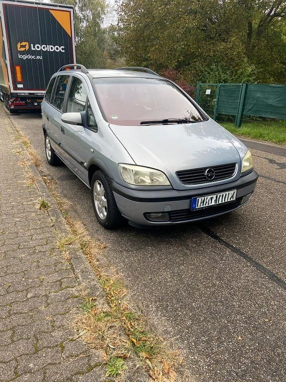 Grau Gebraucht 2001 Opel Zafira Elegance Van / Kleinbus | 3.500 € (Teuer) - Bild 1/4