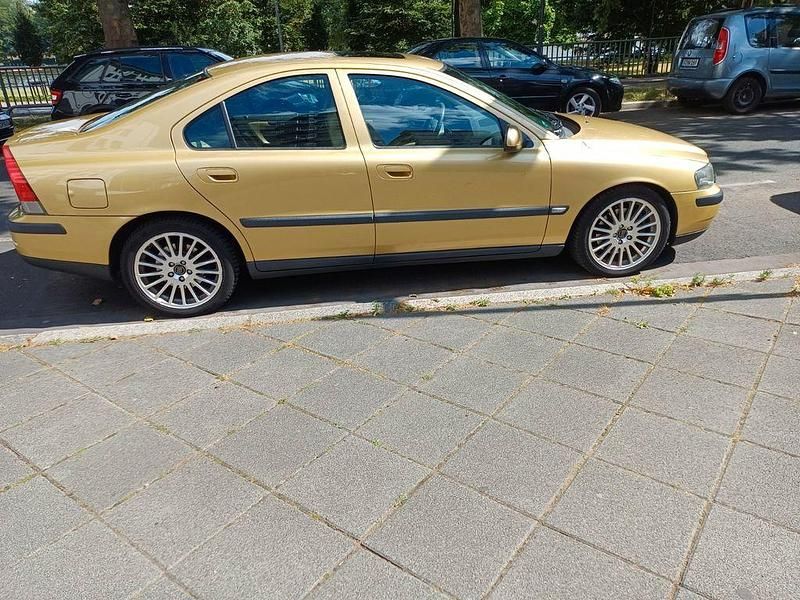 Gold Gebraucht 2001 Volvo S60 Limousine | 3.980 € (Fairer Preis) - Bild 1/1