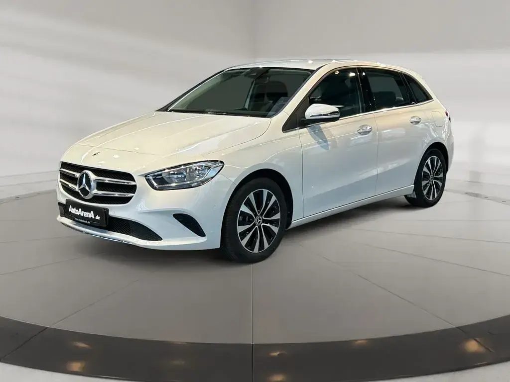 Używany Mercedes E250 Style 160 KM (117 kW) 2022 Biały Sedan/Limuzyna