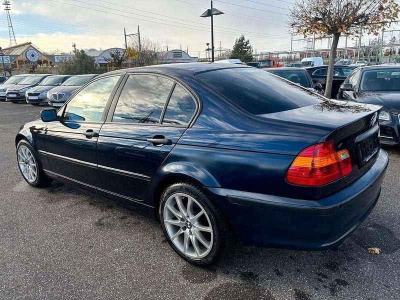 Second-hand BMW 318 Performance 143 CP (105 kW) 2004 Albastru Berlinǎ