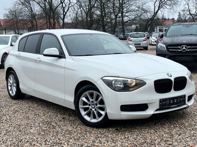 Weiß Gebraucht 2012 BMW 116 Sport Line Kleinwagen | 6.990 € (Superpreis) - Bild 1/4