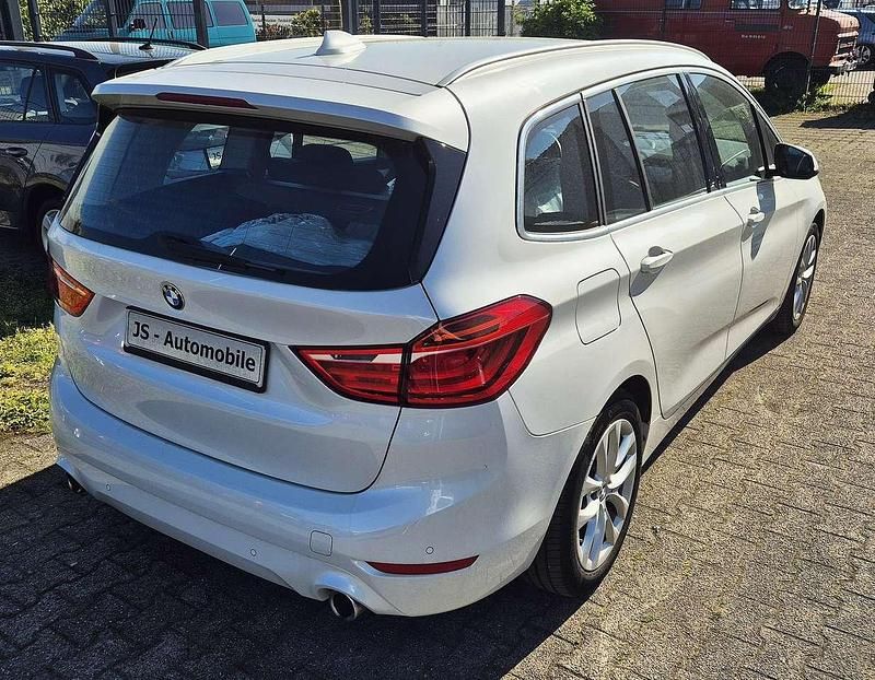 Gebraucht BMW 220 Gran Tourer 190 PS (139 kW) 2020 Mineralweiss metallic Van / Kleinbus