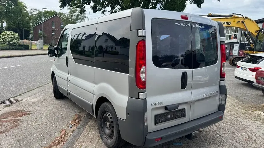 Gebraucht Opel Vivaro 114 PS (83 kW) 2006 Silber Van / Kleinbus