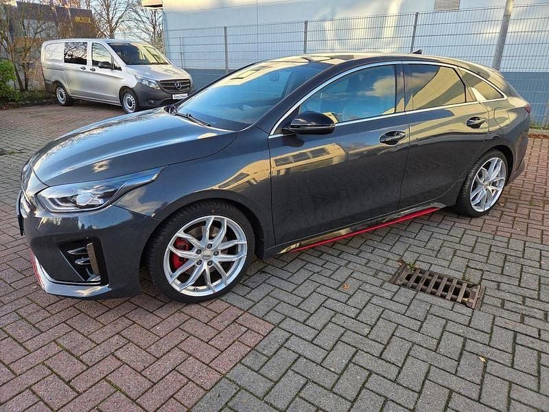 Grau Gebraucht 2019 Kia ProCeed GT Kleinwagen | 22.450 € (Fairer Preis) - Bild 1/4
