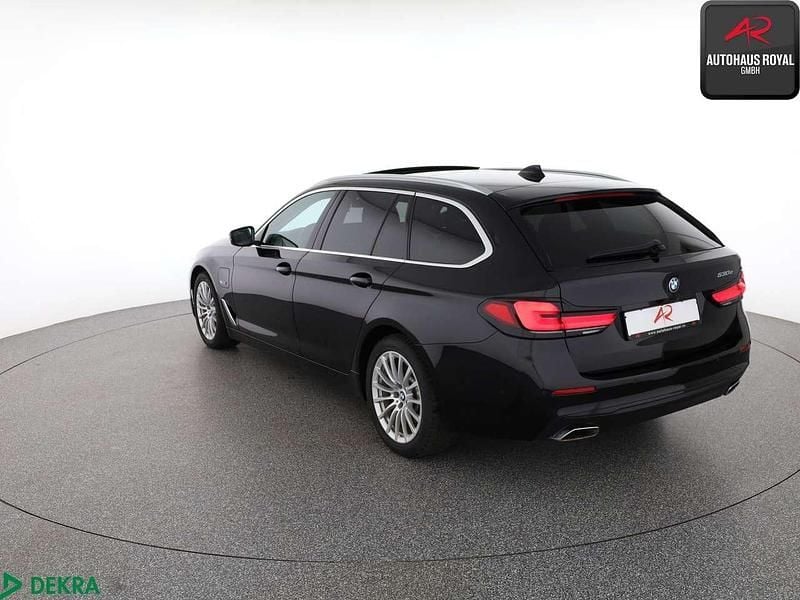 Gebraucht BMW 530e Sport Line 292 PS (214 kW) 2022 Schwarz Kombi