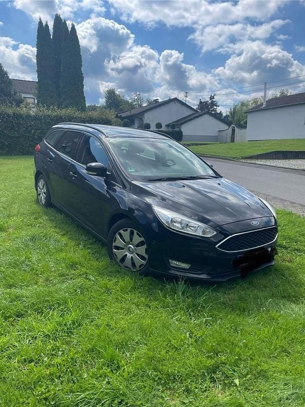 Schwarz Gebraucht 2015 Ford Focus Trend Kombi | 5.450 € (Guter Preis) - Bild 1/4