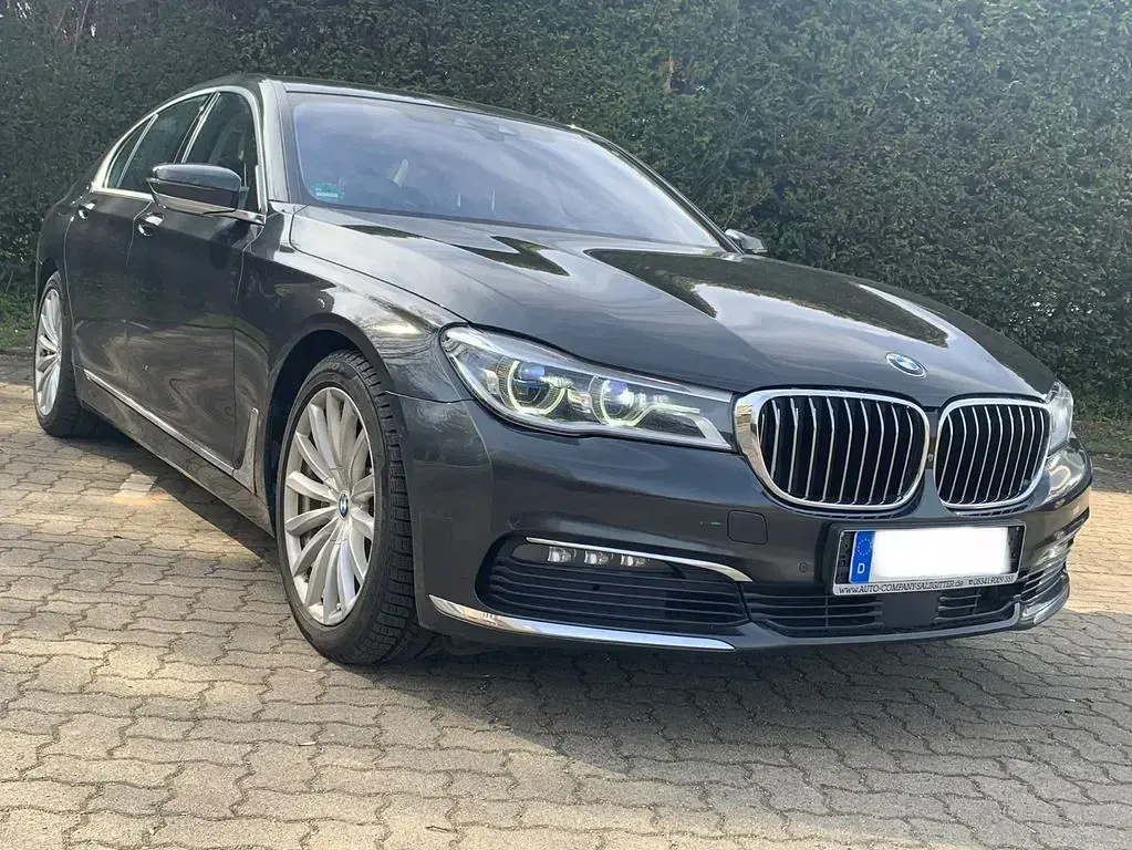 Gebraucht BMW 730 265 PS (194 kW) 2016 Grau Limousine