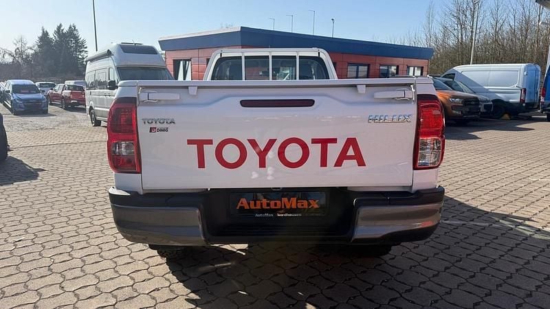 Gebraucht Toyota HiLux 150 PS (110 kW) 2023 Weiß Abholung