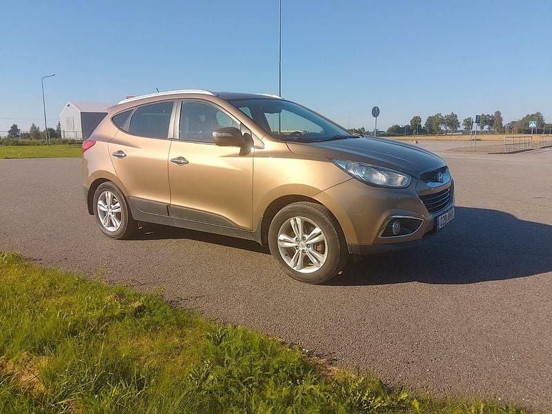 Braun Gebraucht 2013 Hyundai ix35 Premium SUV | 4.999 € (Guter Preis) - Bild 1/4