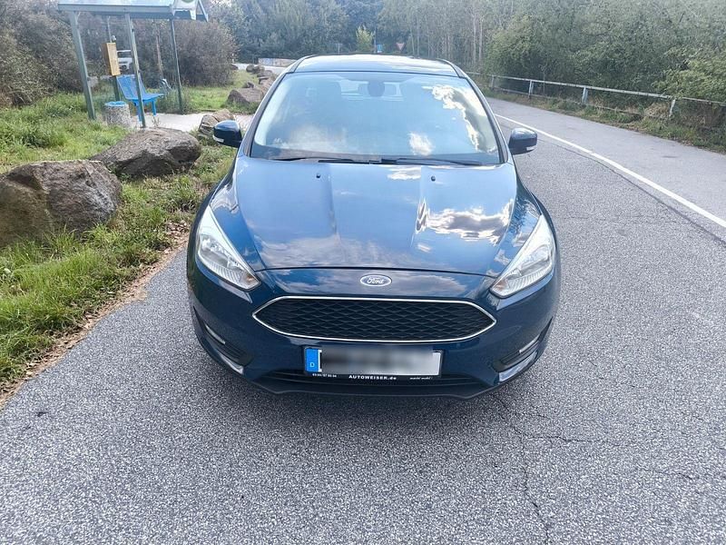Gebraucht Ford Focus Ambiente 101 PS (74 kW) 2014 Blau Kombi