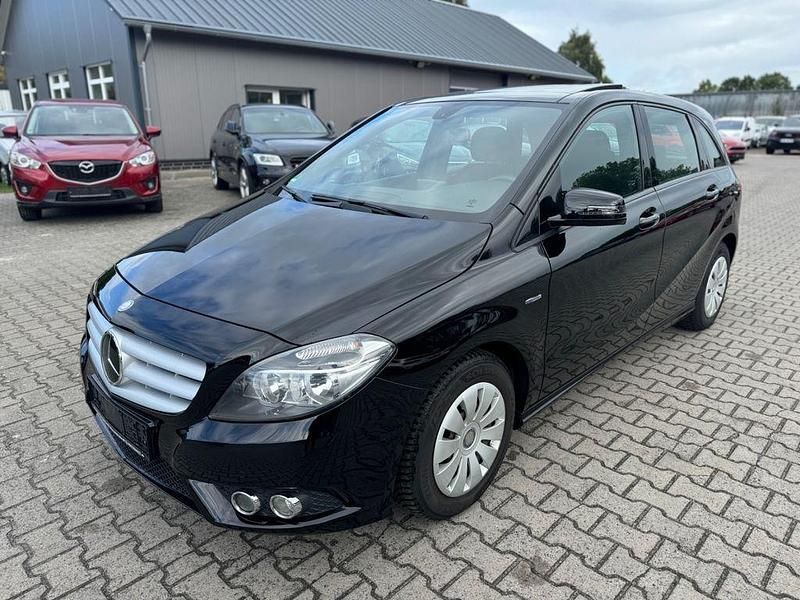 Schwarz Gebraucht 2012 Mercedes B180 Van / Kleinbus | 6.900 € (Etwas zu teuer) - Bild 1/4