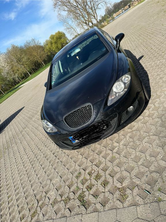 Schwarz Gebraucht 2006 Seat Leon Reference Limousine | 2.199 € (Guter Preis) - Bild 1/4