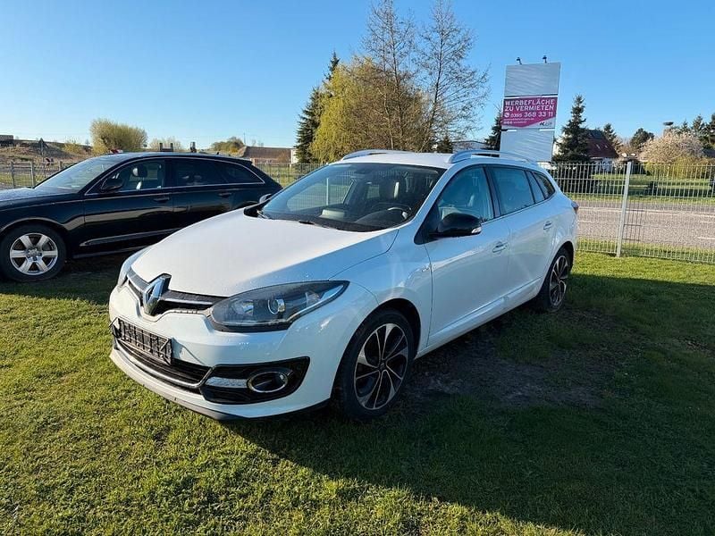 Gebraucht Renault Mégane III Bose Edition 131 PS (96 kW) 2015 Weiß Limousine