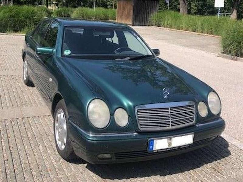 Grün Gebraucht 2000 Mercedes E280 Elegance Limousine | 1.200 € (Guter Preis) - Bild 1/4