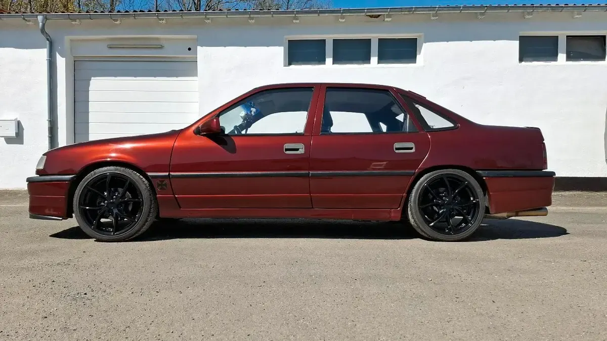 Gebraucht Opel Vectra 160 PS (117 kW) 1990 Rot Kleinwagen