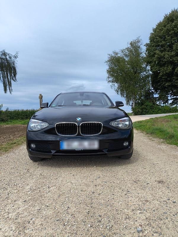 Schwarz Gebraucht 2014 BMW 116 Comfort Edition Kleinwagen | 10.000 € (Teuer) - Bild 1/4
