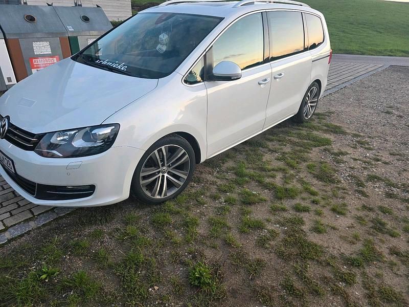 Weiß Gebraucht 2014 VW Sharan Highline Van / Kleinbus | 11.750 € (Guter Preis) - Bild 1/4