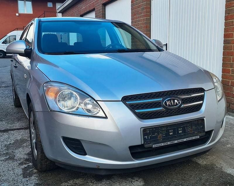 Gebraucht Kia Ceed 109 PS (80 kW) 2007 Silber Kleinwagen