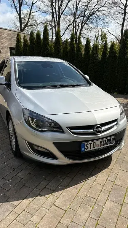 Second-hand Opel Astra 95 CP (69 kW) 2012 Argintiu Berlinǎ
