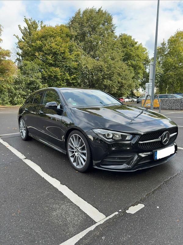 Schwarz Gebraucht 2020 Mercedes CLA200 Shooting Brake Kombi | 26.000 € (Fairer Preis) - Bild 1/4
