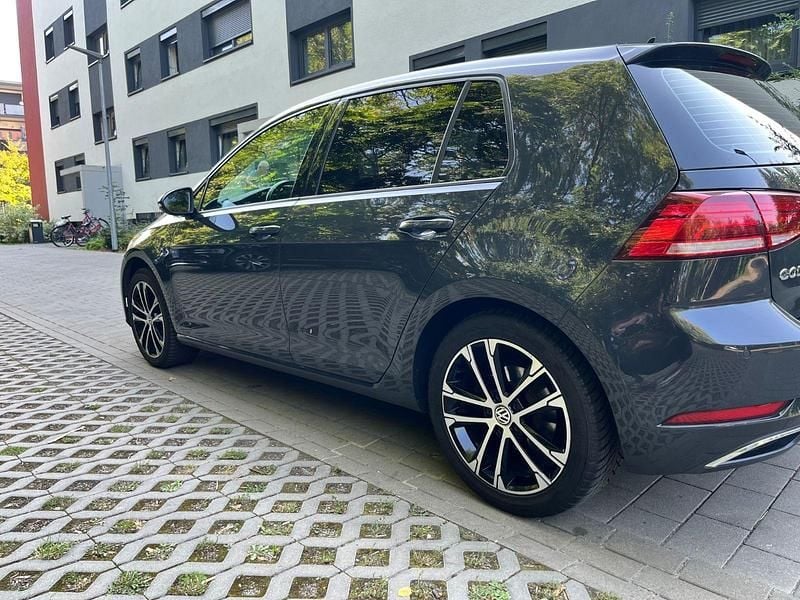Gebraucht VW Golf VII Sound 150 PS (110 kW) 2017 Grau Limousine
