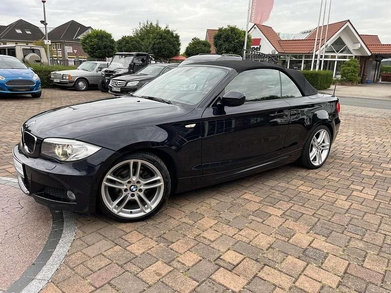 Carbonschwarz metallic (metallic) Gebraucht 2012 BMW 118 Cabriolet M Sport Cabrio | 10.650 € (Fairer Preis) - Bild 1/4