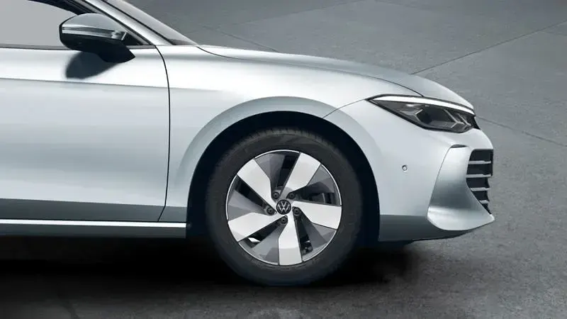 Gebraucht VW Passat 150 PS (110 kW) 2025 Silber Kombi
