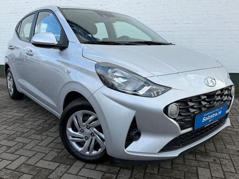 Gebraucht Hyundai i10 67 PS (49 kW) 2023 Silber Kleinwagen