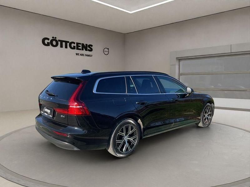 Gebraucht Volvo V60 Core 197 PS (144 kW) 2023 Schwarz Kombi