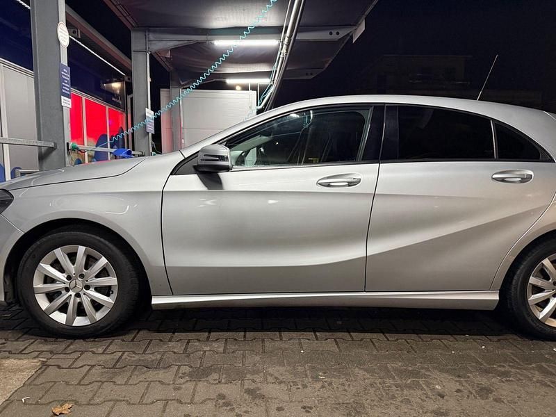 Gebraucht Mercedes A200 136 PS (100 kW) 2014 Silber Kleinwagen