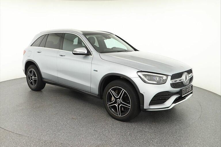 Silber Gebraucht 2020 Mercedes GLC300e AMG line SUV | 34.560 € (Fairer Preis) - Bild 1/4
