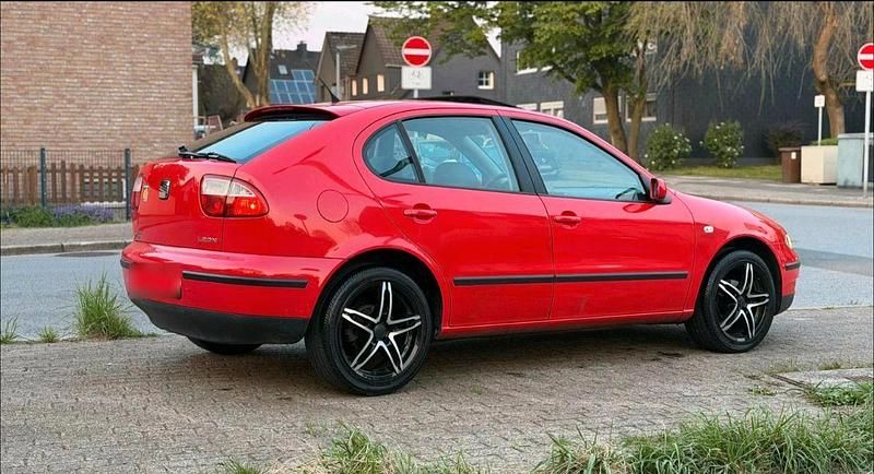 Second-hand Seat Leon 105 CP (77 kW) 2001 Roșu Hatchback