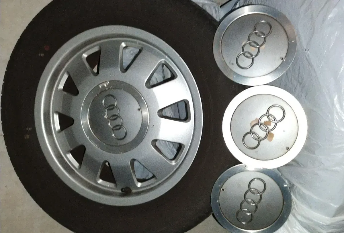 Używany Audi A4 101 KM (74 kW) 1995 Niebieski Sedan/Limuzyna