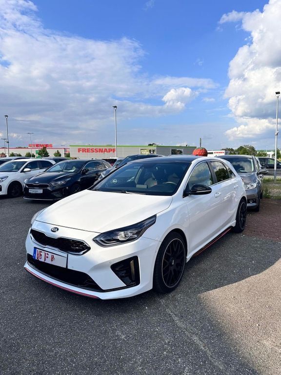 Weiß Gebraucht 2019 Kia Ceed GT 2 Limousine | 20.490 € (Fairer Preis) - Bild 1/4