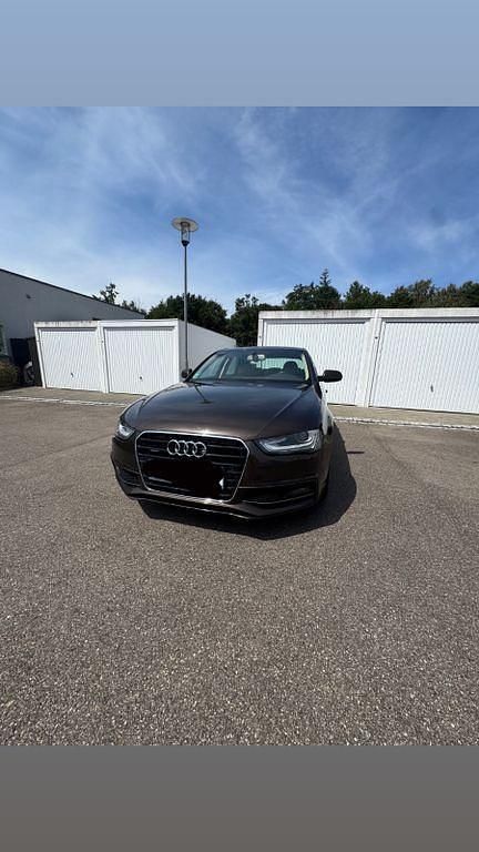 Braun Gebraucht 2015 Audi A4 Attraction Limousine | 11.500 € (Fairer Preis) - Bild 1/4