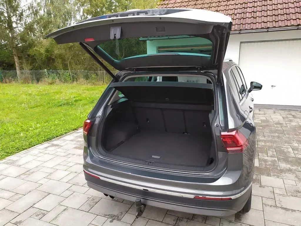Gebraucht VW Tiguan Highline 150 PS (110 kW) 2020 Grau SUV