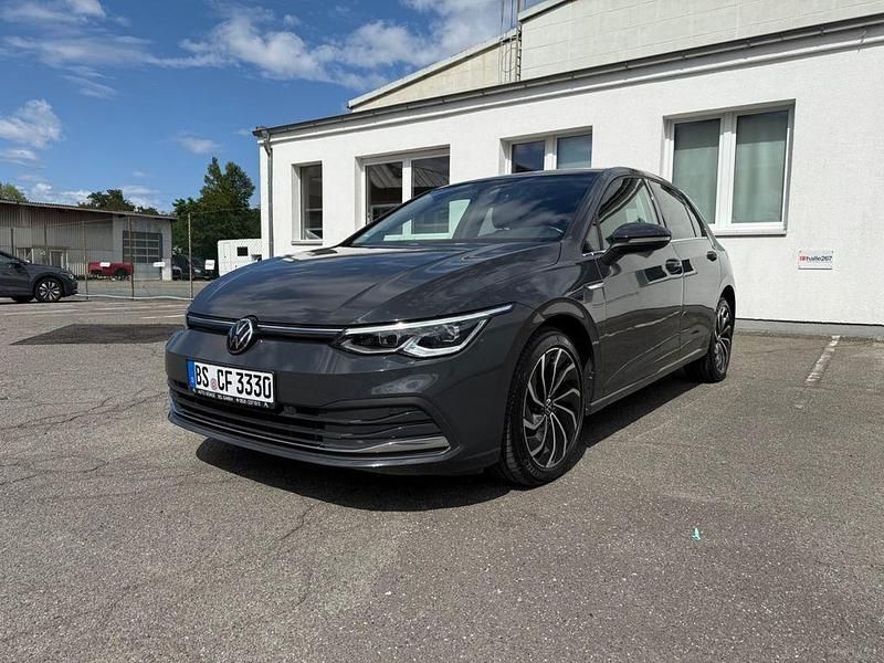 Grau Gebraucht 2021 VW Golf VIII Style Limousine | 22.500 € (Etwas zu teuer) - Bild 1/4