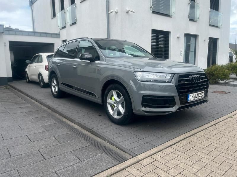 Grau Gebraucht 2015 Audi Q7 Comfort SUV | 22.500 € (Superpreis) - Bild 1/4