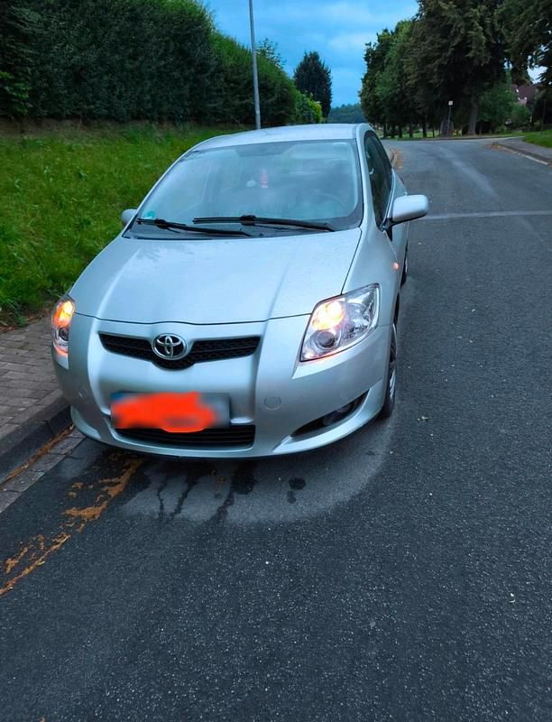 Gebraucht Toyota Auris 97 PS (71 kW) 2009 Grau Kleinwagen