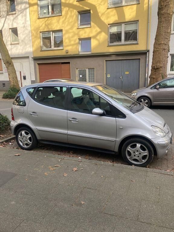 Gebraucht Mercedes A160 Elegance 102 PS (75 kW) 2003 Silber Van / Kleinbus