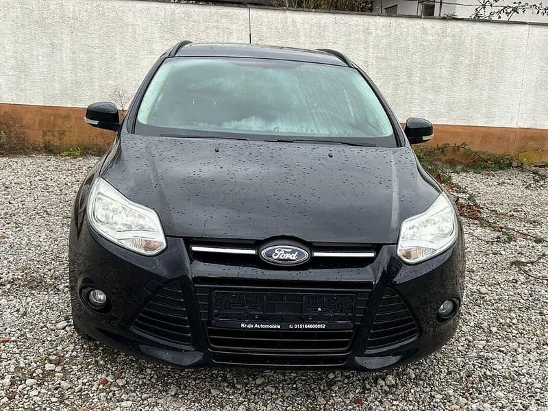 Gebraucht Ford Focus Trend 125 PS (91 kW) 2013 Schwarz Limousine