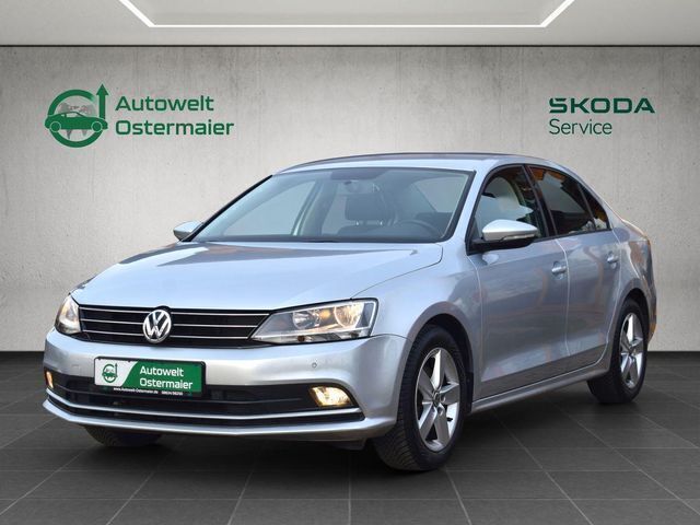 Silber Gebraucht 2015 VW Jetta Limousine | 13.885 € (Teuer) - Bild 1/4