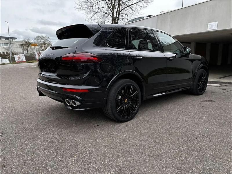 Second-hand Porsche Cayenne Platinum Edition 262 CP (192 kW) 2017 Negru SUV